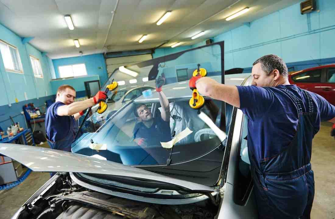 Auto Glass Repair Woodland Hills CA - Skilled Windshield Repair and Replacement with Thousand Oaks Mobile Auto Glass