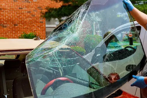 mobile-vs-in-shop-windshield-repair