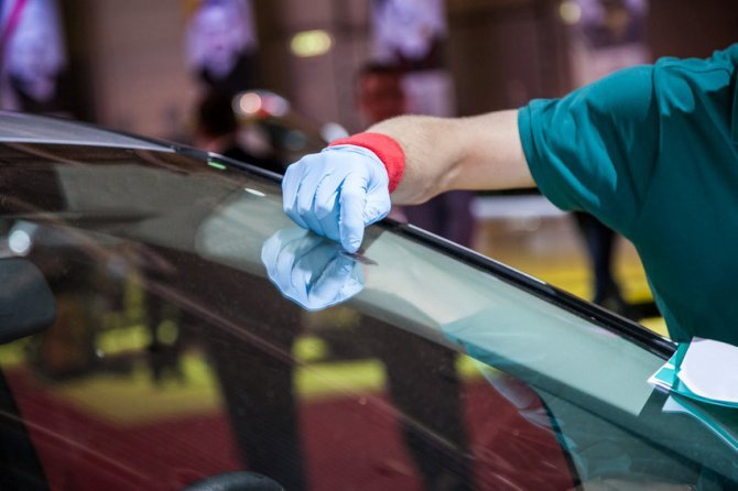 windshield-repair-vs-replacement-guide